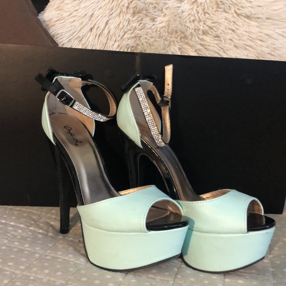 CUTER THAN THE BOW ON THE BACK SIDE!! - Picture 4 of 6